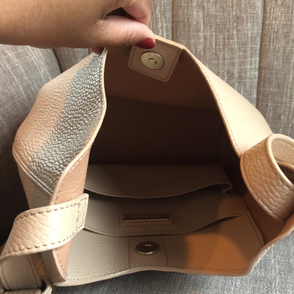 Small light pink Tory Burch shoulder bag! - Picture 2 of 11